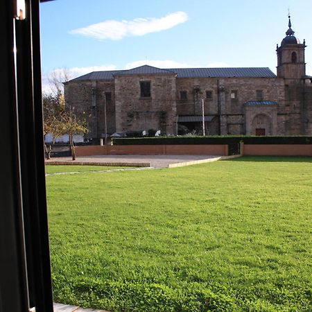 Hotel Alojamiento Ubaldo Nieto Carracedo del Monasterio Exterior foto